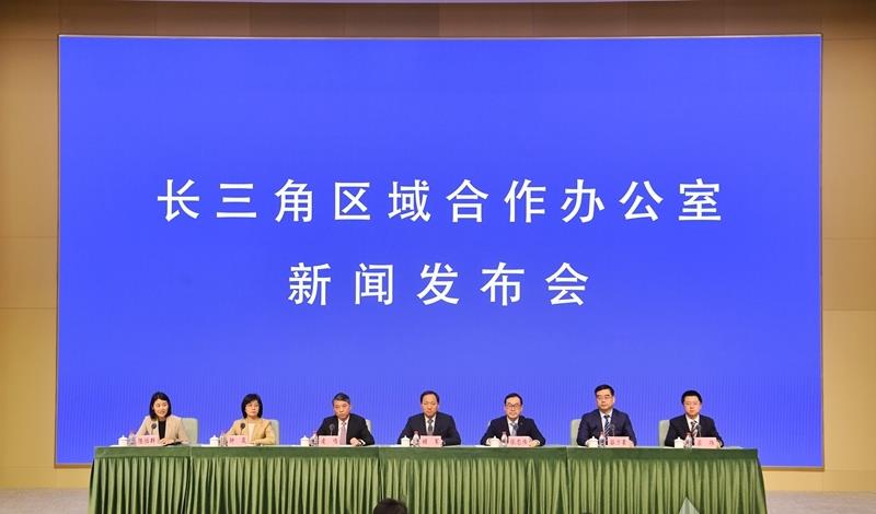 Officials at the press conference.jpg Officials at the press conference.jpg