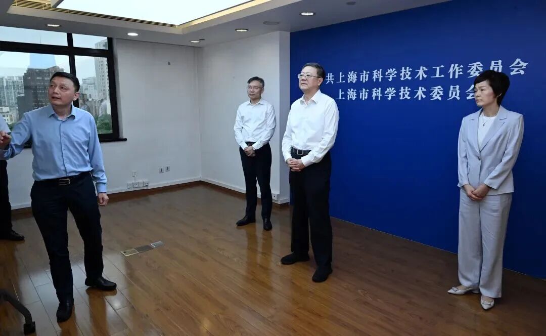在推动上海（长三角）国际科技创新中心建设中冲在前、打头阵！陈吉宁调研市科委