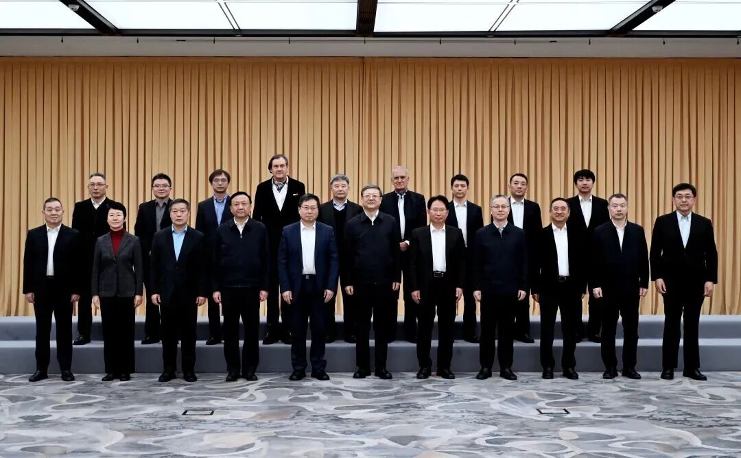 陈吉宁会见2025年上海地区新增院士和部分高层次人才代表