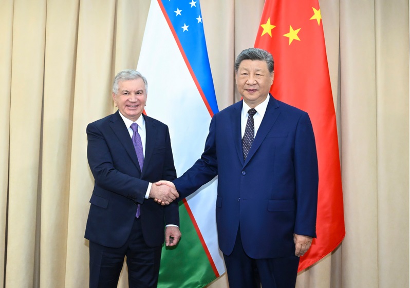 习近平会见乌兹别克斯坦总统米尔济约耶夫