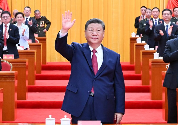 新疆维吾尔自治区成立70周年庆祝大会隆重举行 习近平出席大会